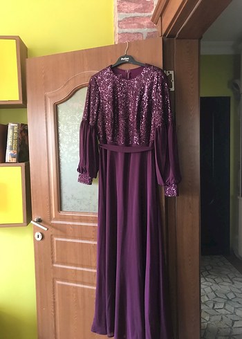 Mor Uzun Kollu İşlemeli Abiye Elbise