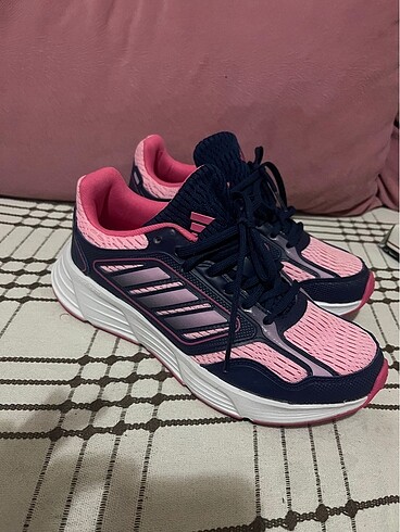 Adidas spor ayakkabı