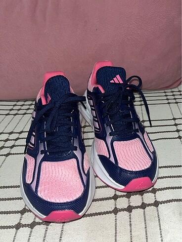 37 Beden Adidas spor ayakkabı