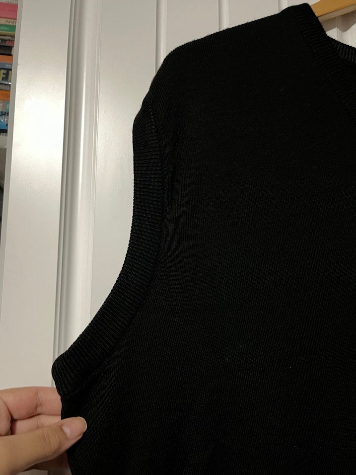 Siyah V Yaka Kadın Süveter - Görsel 3