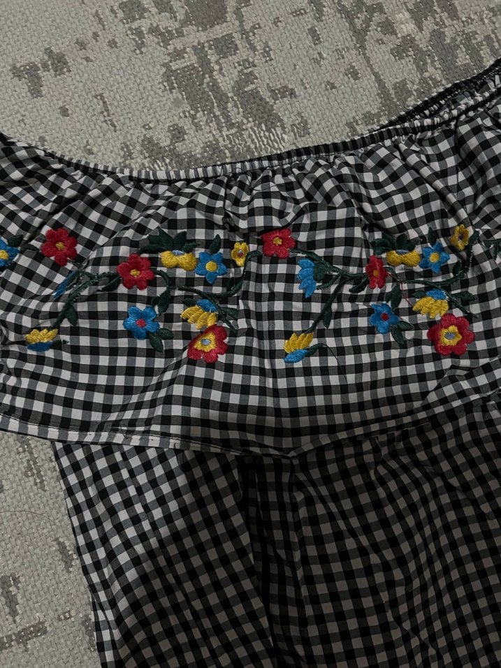 Nakışlı Fırfırlı omzu açık Bluz - Görsel 2