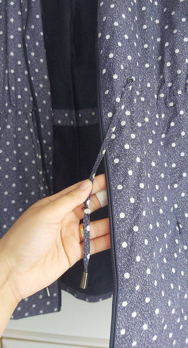 Noktalı Desenli Midi Kadın Yağmurluk 2-3 kere giyilmiştir - Görsel 3