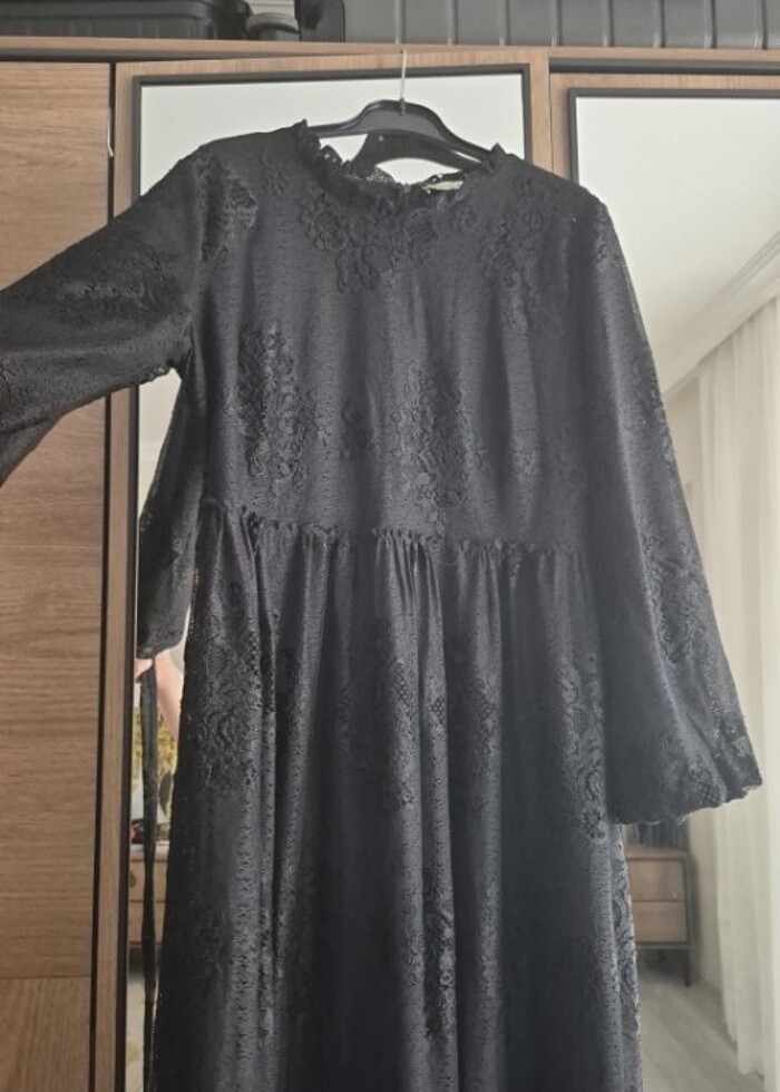 Siyah uzun elbise az severek giyildi - Görsel 2