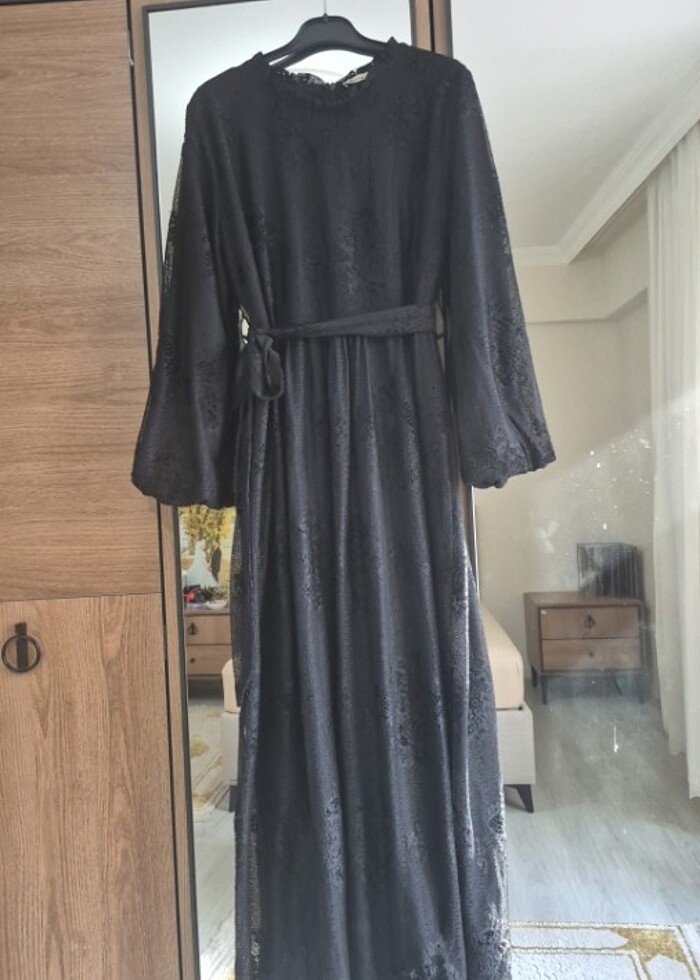 Siyah uzun elbise az severek giyildi - Görsel 4