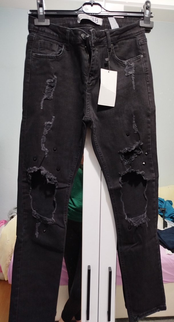 Siyah Yırtıklı Bol Kesim Kadın Kot Pantolon - Görsel 2