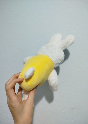 Sarı Yelekli Beyaz Peluş Tavşan Oyuncak - Görsel 4