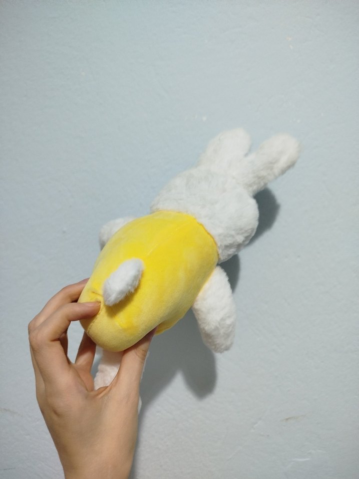 Sarı Yelekli Beyaz Peluş Tavşan Oyuncak - Görsel 4