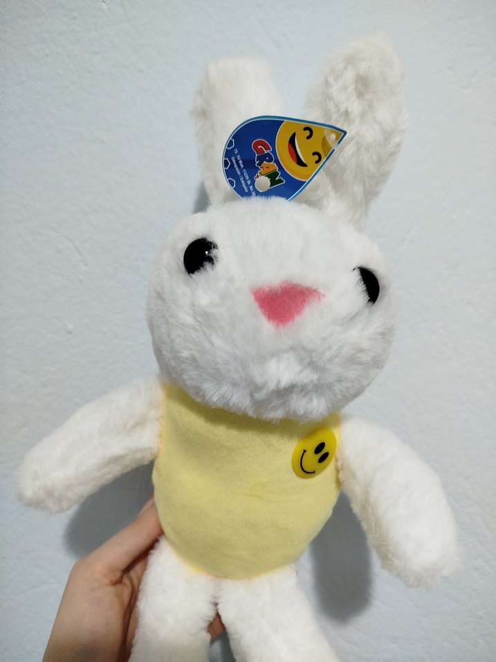 Sarı Yelekli Beyaz Peluş Tavşan Oyuncak - Görsel 3