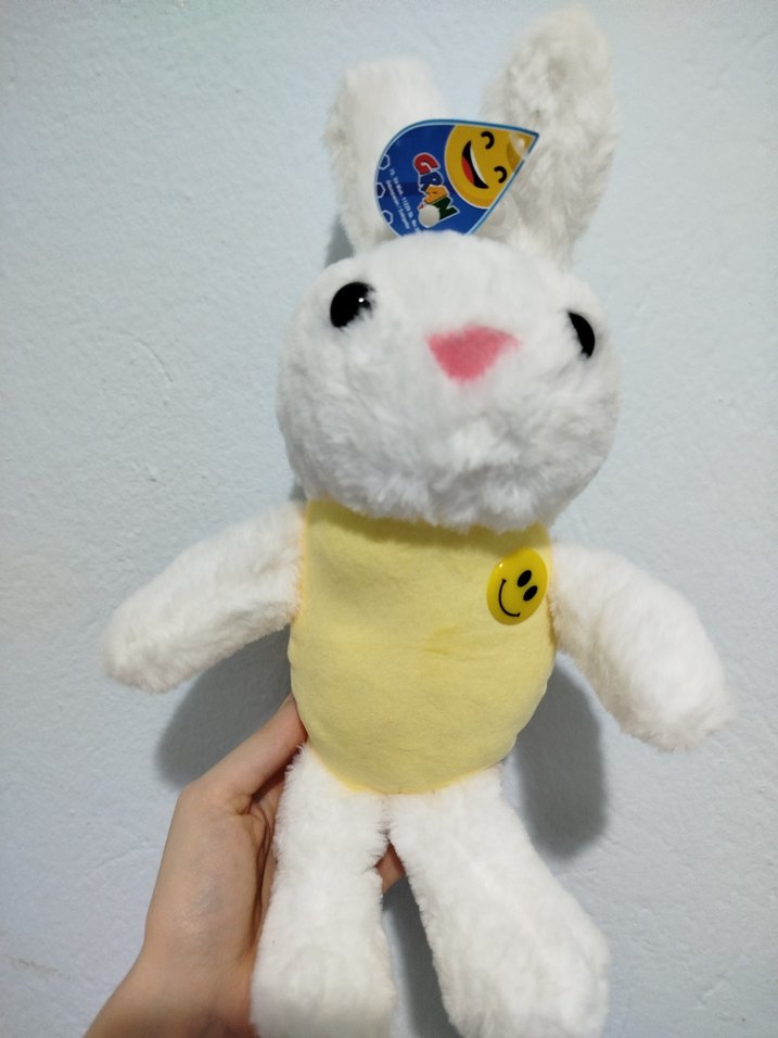 Sarı Yelekli Beyaz Peluş Tavşan Oyuncak - Görsel 2