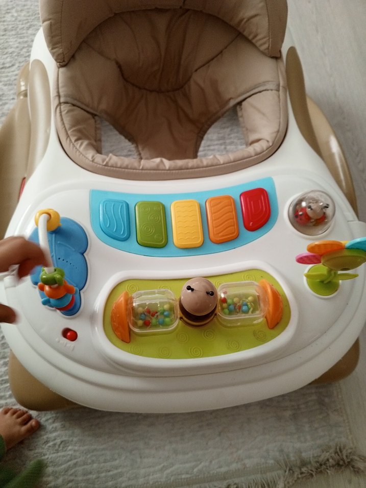 Bej Renkli Bebek Yürüteci - Görsel 4