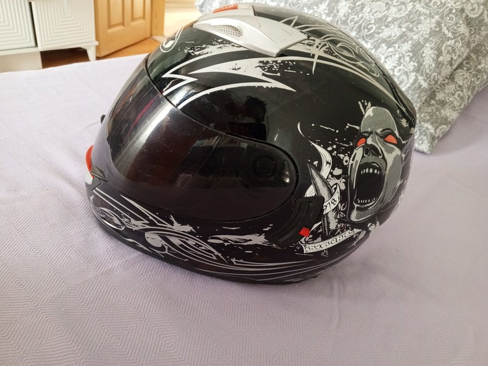 Kilitli Siyah Desenli Motosiklet Kaskı - Görsel 2