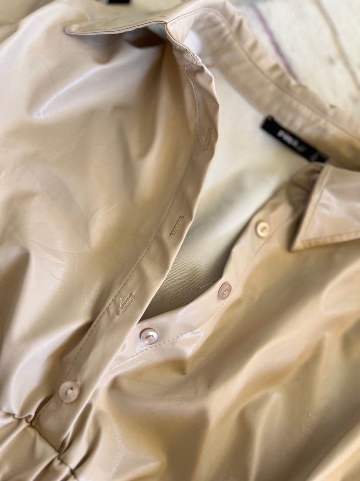 Düğmeli Bej Kadın Mini Yağmurluk - Görsel 2
