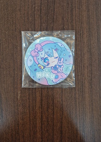 Beden Hatsune Miku peluş anahtarlık ve iki rozet :>
