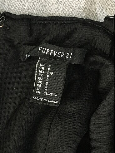 s Beden Forever 21 çiçekli pullu elbise