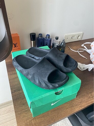 adidas yeezy terlik