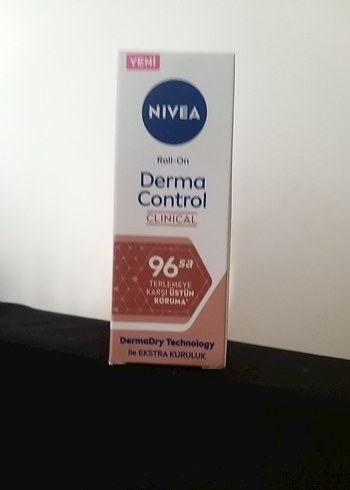 NIVEA Derma Control Clinical Roll-On Koyu Ton