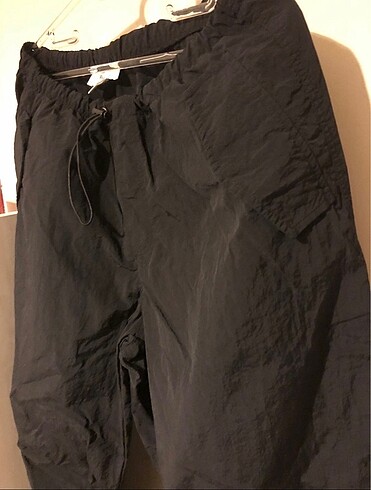Pull and Bear siyah paraşüt pantalon