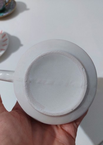 Kırmızı Kalp ve Nokta Desenli Beyaz Seramik Kupa - Görsel 3