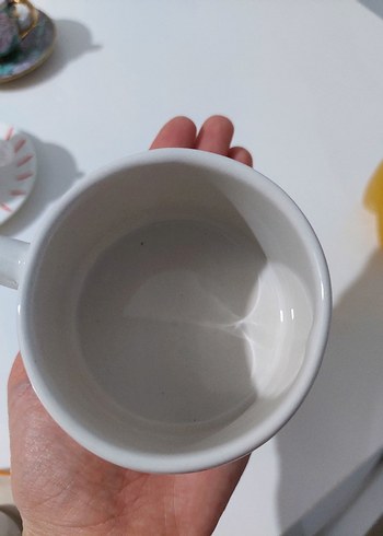 Kırmızı Kalp ve Nokta Desenli Beyaz Seramik Kupa - Görsel 2