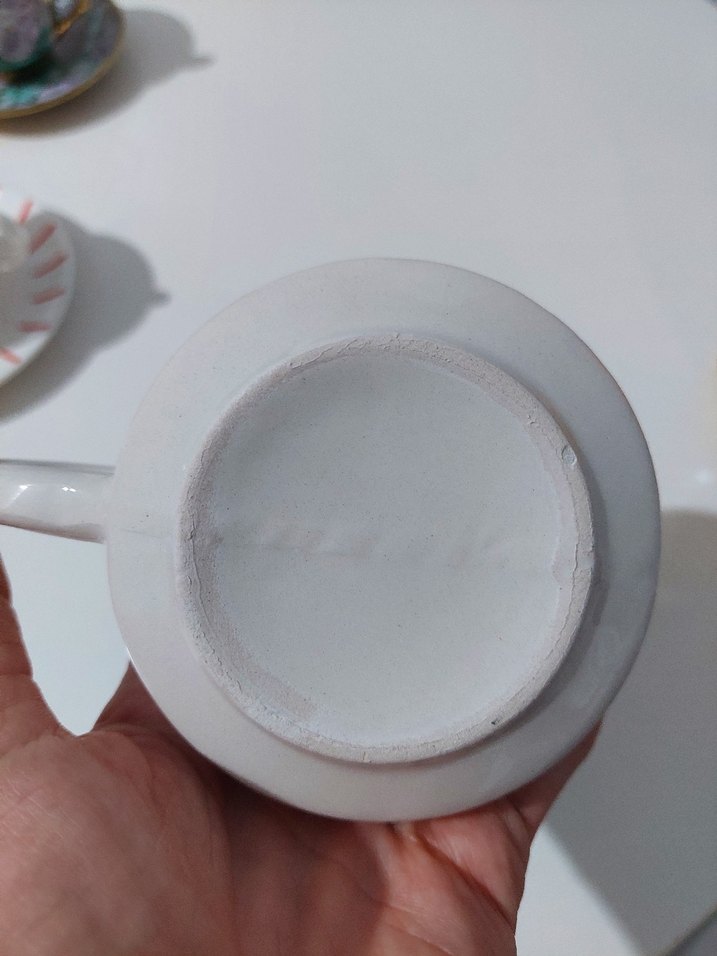 Kırmızı Kalp ve Nokta Desenli Beyaz Seramik Kupa - Görsel 3