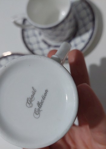 Koyu Desenli Beyaz Porselen Fincan ve Tabak Seti - Görsel 3