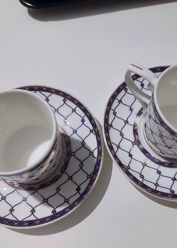 Koyu Desenli Beyaz Porselen Fincan ve Tabak Seti - Görsel 2