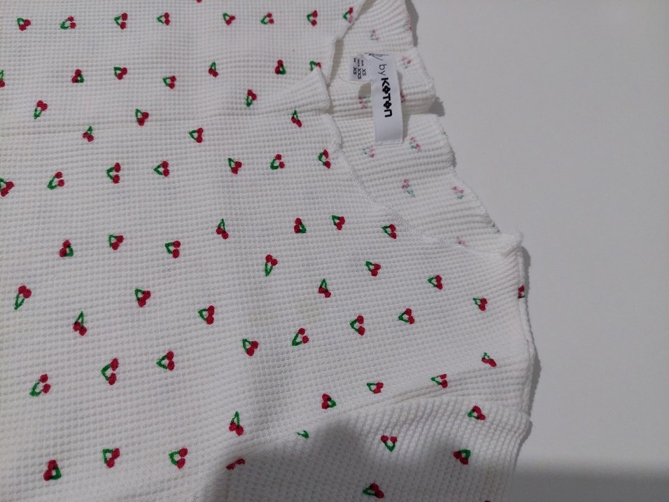 Beyaz Kiraz Desenli Tişört - Görsel 2