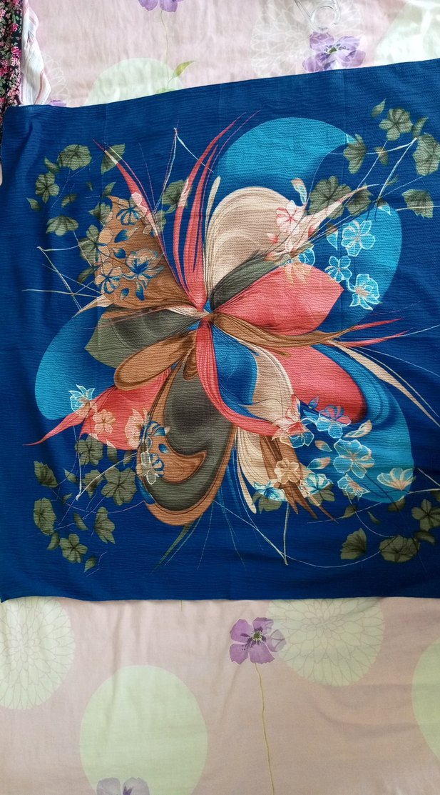 Bohem Tarzda Mavi Desenli Uzun Kadın Başörtüsü - Görsel 2