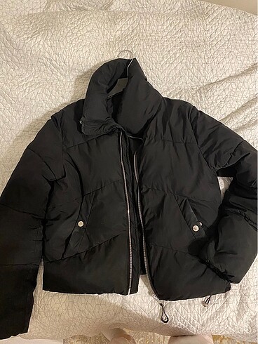 Bershka siyah şişme mont defosuz