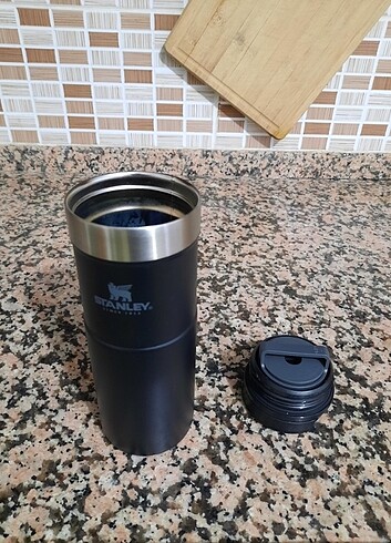 Beden siyah Renk STANLEY NEVERLEAK 0.47 LİTRE TERMOS