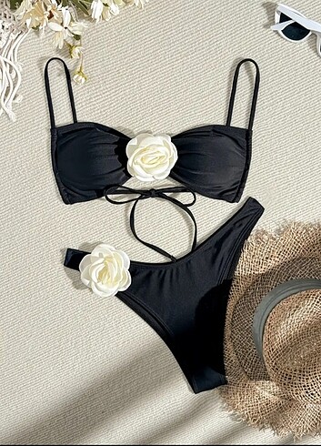 Siyah çiçekli bikini takımı
