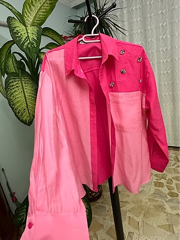 Pembe gömlek