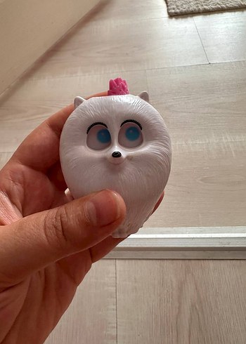 Beyaz Pastel Renkli Sevimli Figür