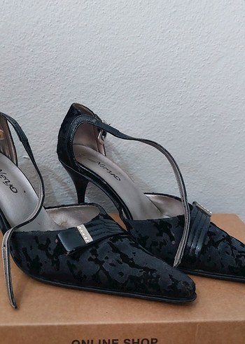 Klasik Siyah Tokalı Topuklu Vintage Kadın Ayakkabı
