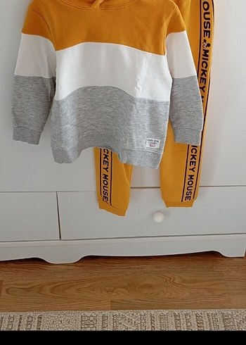 6 Yaş Beden sarı Renk Kapüşonlu Sweatshirt ve Baskılı Eşofman