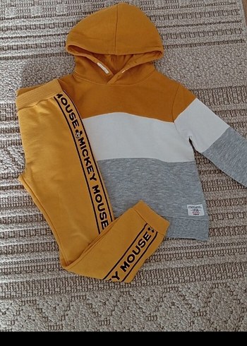 6 Yaş Beden Kapüşonlu Sweatshirt ve Baskılı Eşofman