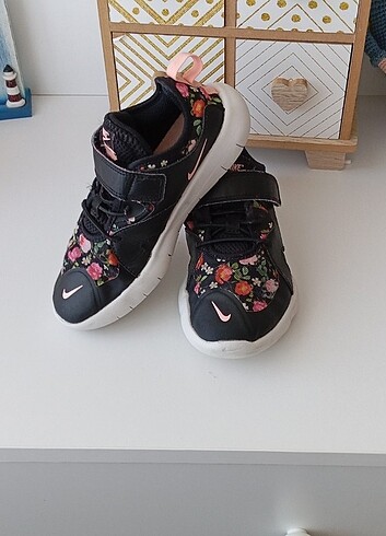 Nike flex Contact 3