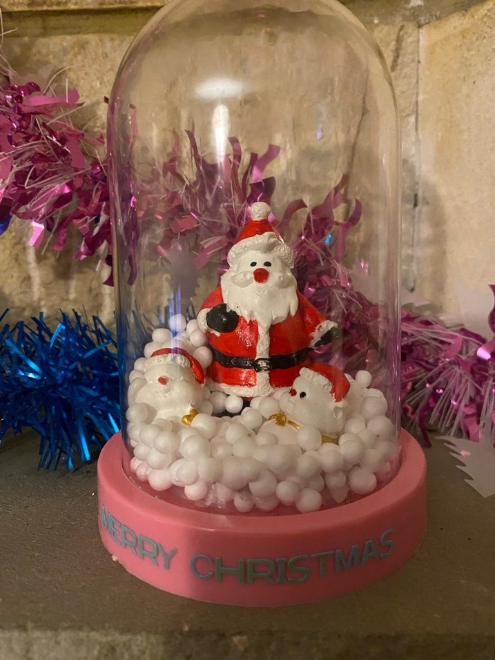 Renkli Noel Baba Figürlü Kar Küresi - Görsel 2