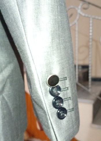 Gri Düğmeli Erkek Takım Elbise - Görsel 2