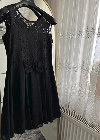 Siyah Dantel Detaylı Midi Elbise