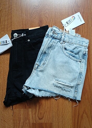 PULL&BEAR ETİKETLİ MOM FIT ŞORT (SIYAH)