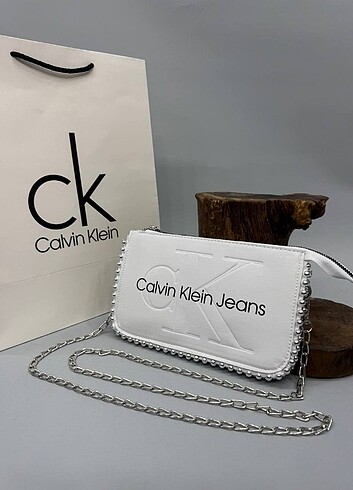 CALVIN KLEİN Ölçüler 23 x 13 cm