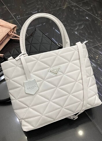 PRADA - KAPİTONE DESEN