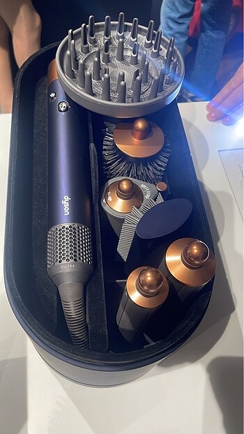 Dyson airwrap