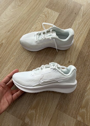 37,5 Beden Nike Beyaz Kadın Spor Ayakkabısı