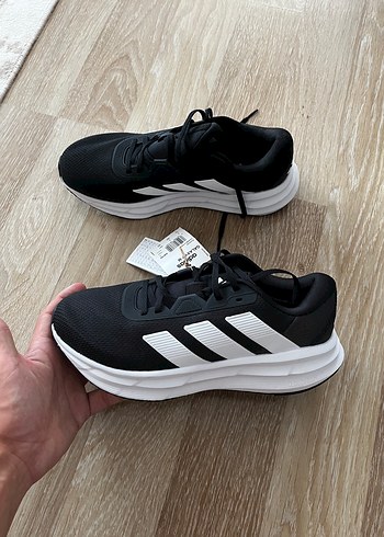 Adidas Erkek Siyah Beyaz Spor Ayakkabı