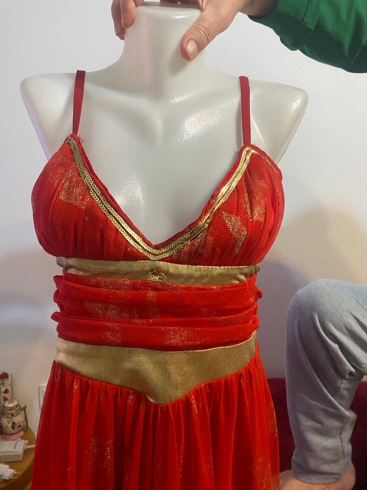 Kırmızı  ince askılı Uzun Hint Desenli abiye - Görsel 2