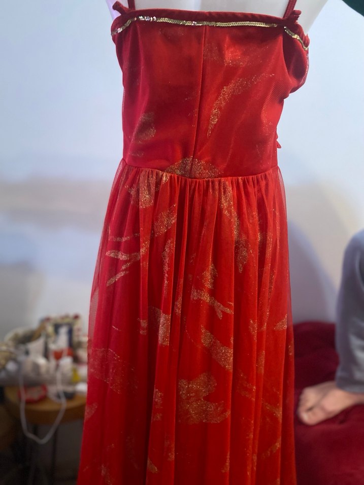 Kırmızı  ince askılı Uzun Hint Desenli abiye - Görsel 5