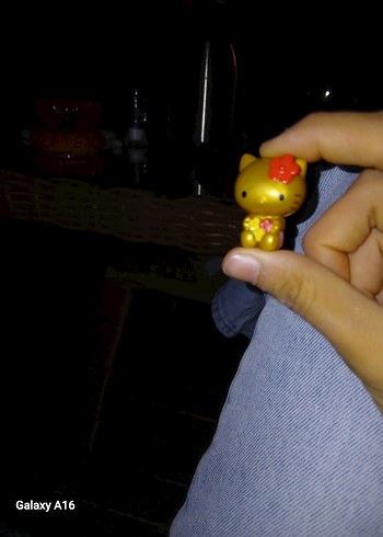 Parlak Altın Renkli Aksiyon Figürü hello kitty özel seri