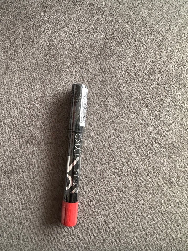 Koyu Kırmızı Ruj Kalemi - Görsel 2